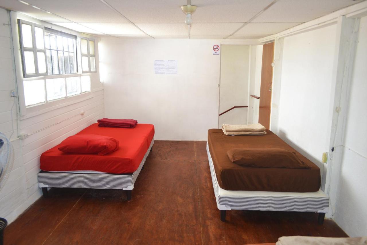 4 Grados Hostel Guatemala City Екстериор снимка