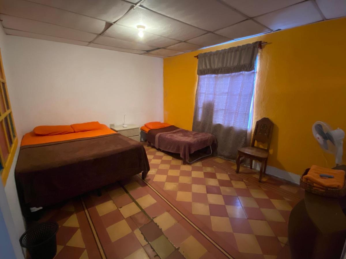 4 Grados Hostel Guatemala City Екстериор снимка